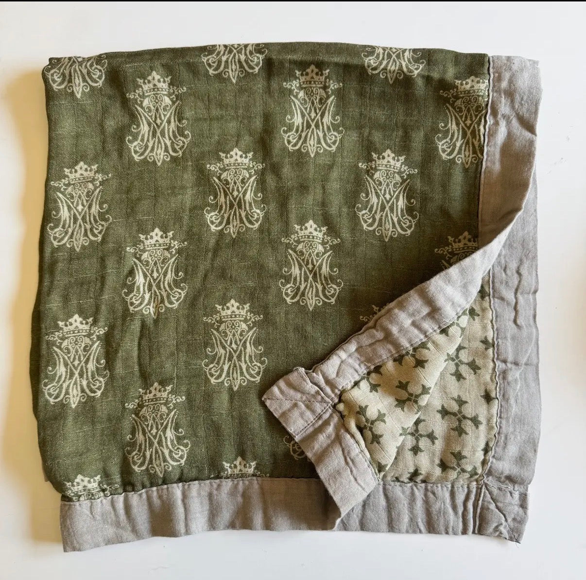 Auspice Mary Muslin Blanket ~ PRE-ORDER SHIPS MID MAY